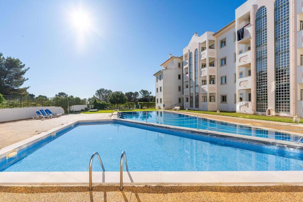 Apartment Comfortable + Pool Few Steps From Alvor