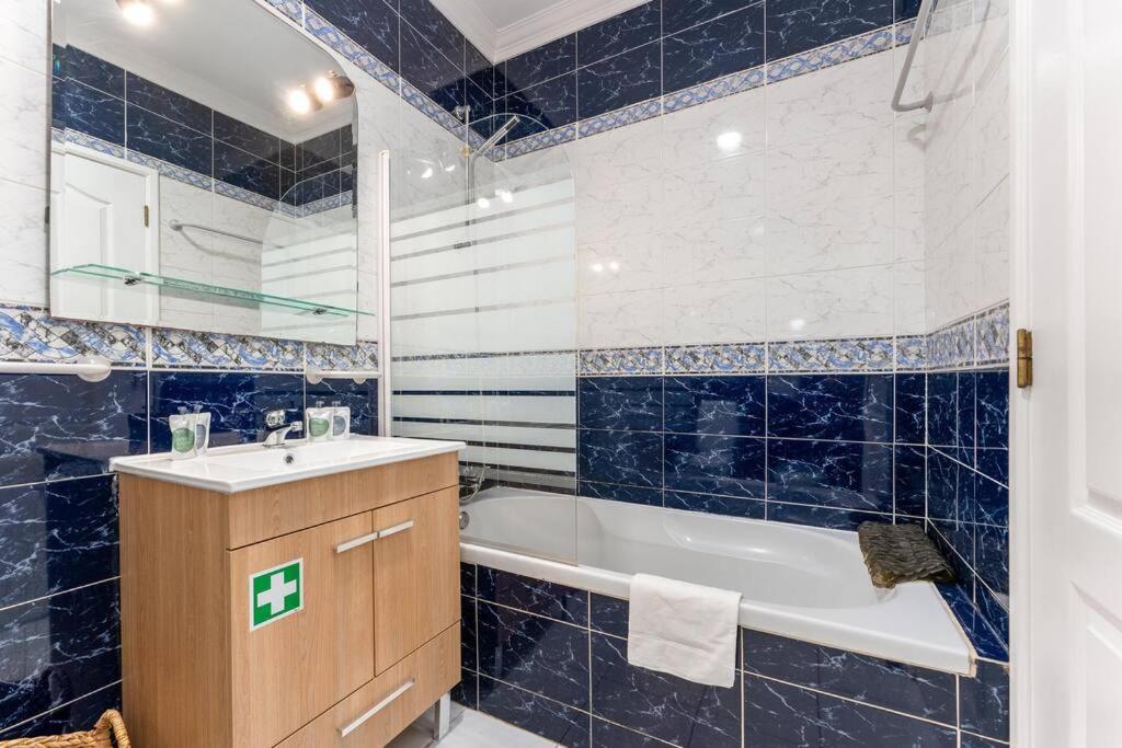 Apartment Comfortable + Pool Few Steps From *