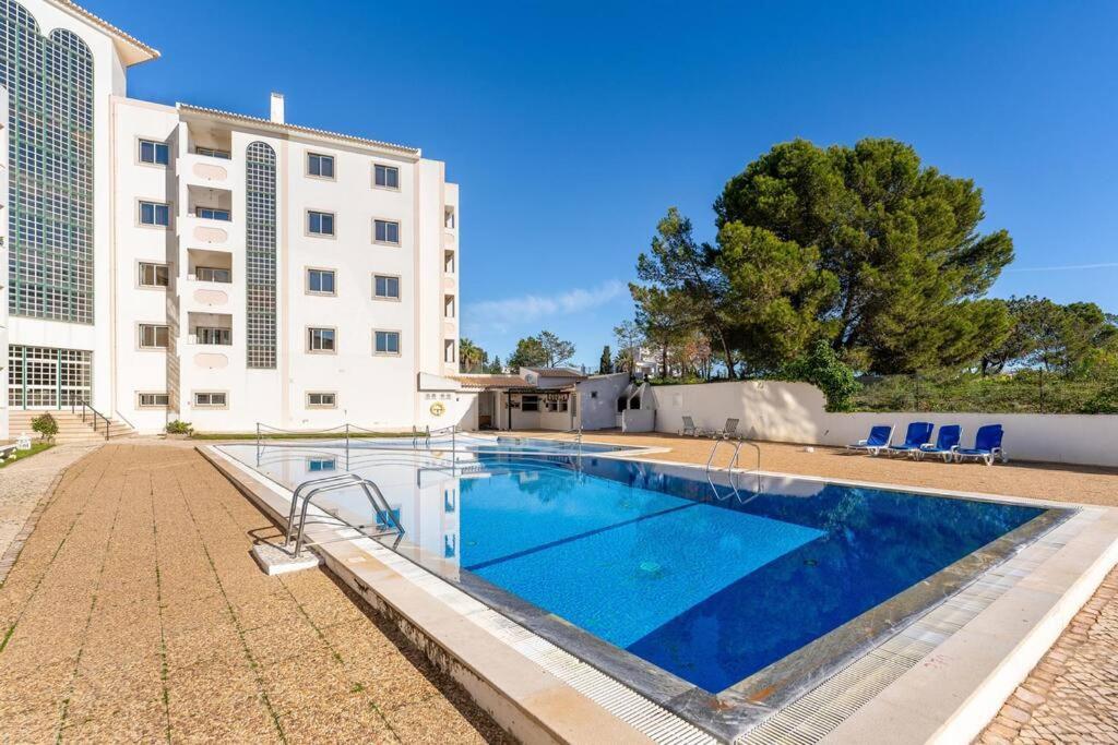 Comfortable + Pool Few Steps From Alvor