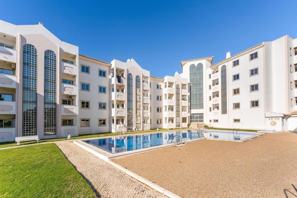Comfortable + Pool Few Steps From Apartment Alvor