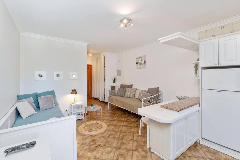 Comfortable + Pool Few Steps From Alvor